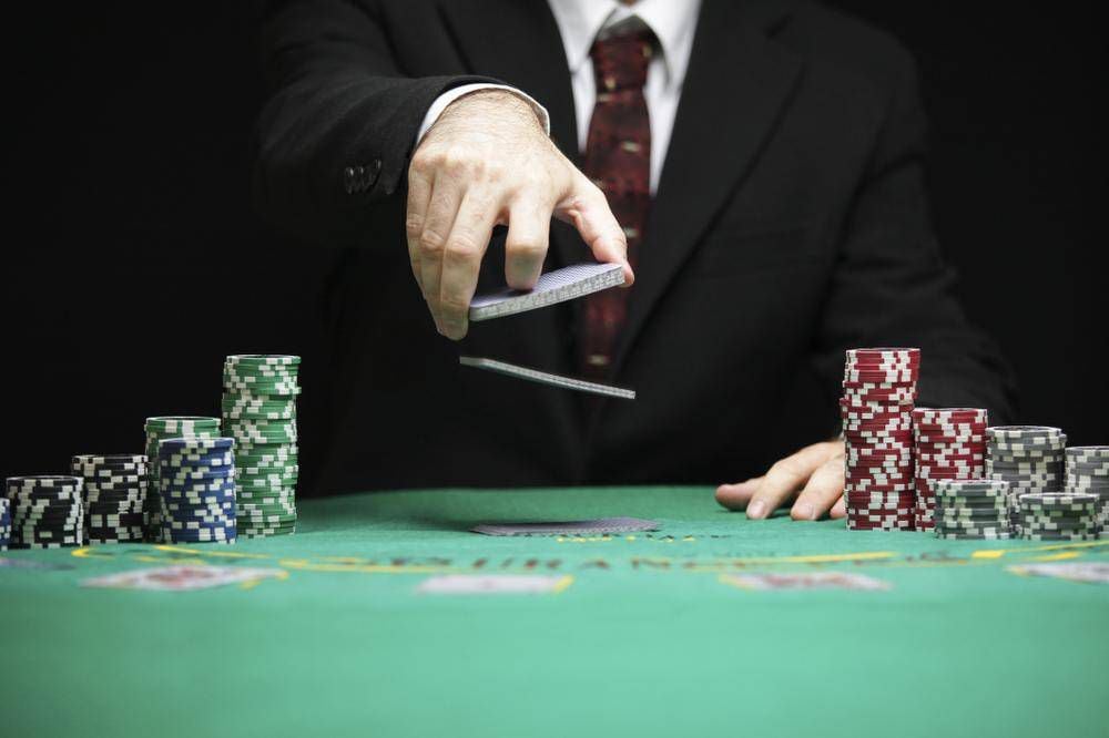 play resident slot online