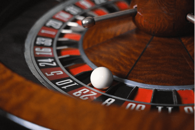 Attraction slot machine