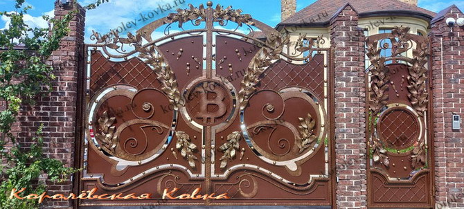 Кованые перила — совершенство форм и надежность в каждом элементе Кованые перила — совершенство форм и надежность в каждом элементе