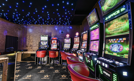 book of queen Casino